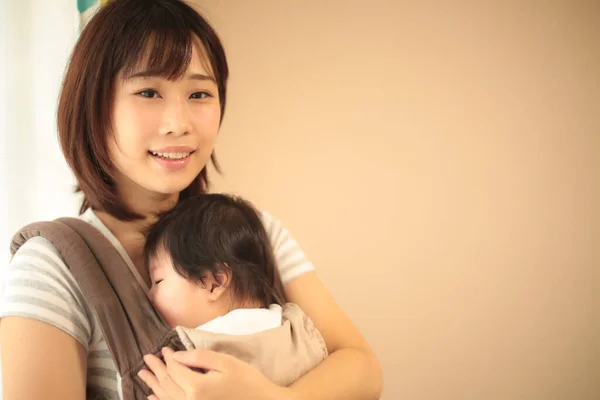 Feliz Asiático Mãe Seu Bebê — Fotografia de Stock