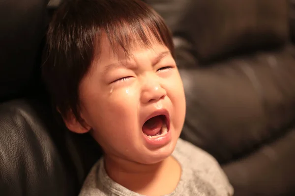 Carino Asiatico Ragazzo Piangendo — Foto Stock