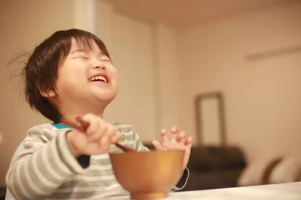 Feliz Asiático Menino Comer Mingau — Fotografia de Stock