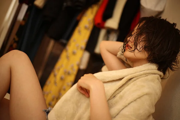 Schön Junge Asiatische Frau Nach Dusche — Stockfoto