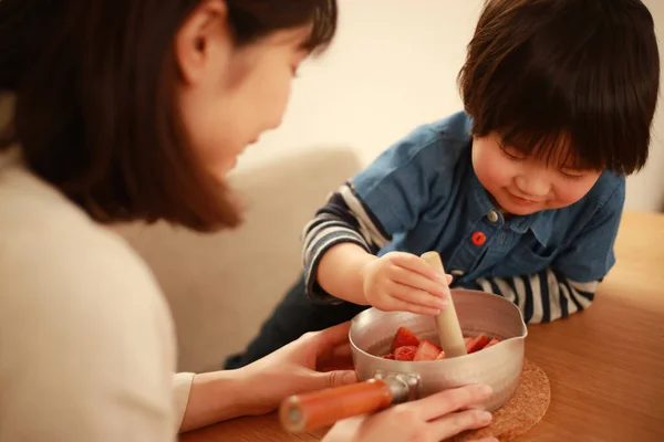 Maman Cuisine Avec Son Fils Cuisine Pour Enfants — Photo