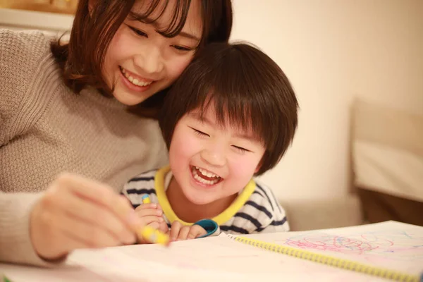 Smiling Asian Young Woman Her Little Son Drawing — Stock Photo, Image