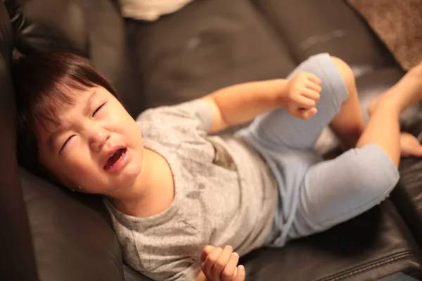 Roztomilý Chlapec Asijské Pláč — Stock fotografie