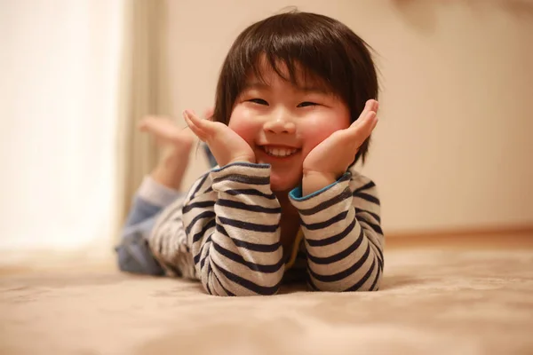 Retrato Bonito Asiático Menino Sorrindo — Fotografia de Stock