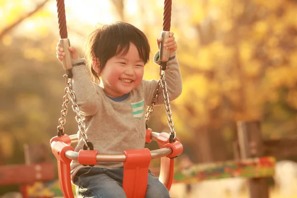 Porträtt Glad Liten Pojke Som Leker Plyground — Stockfoto