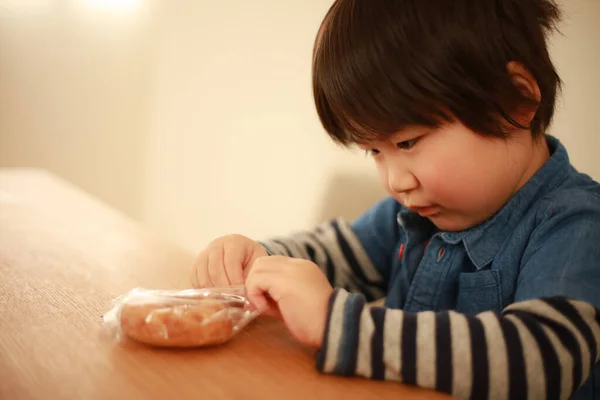 Petit Enfant Manger Repas Savoureux Maison — Photo