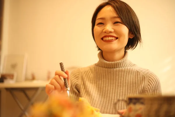 Young Asian Woman Eating Dinner — Stock Photo, Image