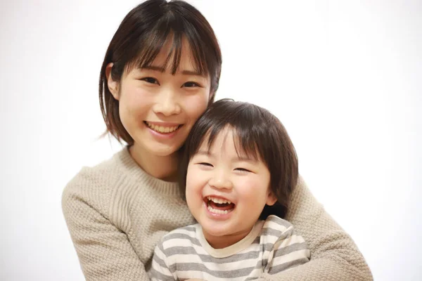 Uśmiechnięta Azjatycka Młoda Kobieta Jej Mały Syn — Zdjęcie stockowe