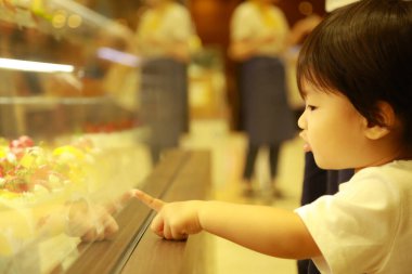 Yakışıklı Asyalı çocuğun yakın çekim görüntüsü