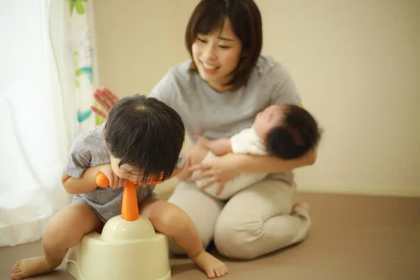 Asiatique Famille Avec Bébé Garçon Bébé Fille — Photo