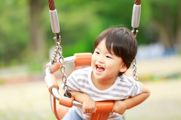 Asiatisk Liten Pojke Som Har Kul Lekplatsen — Stockfoto