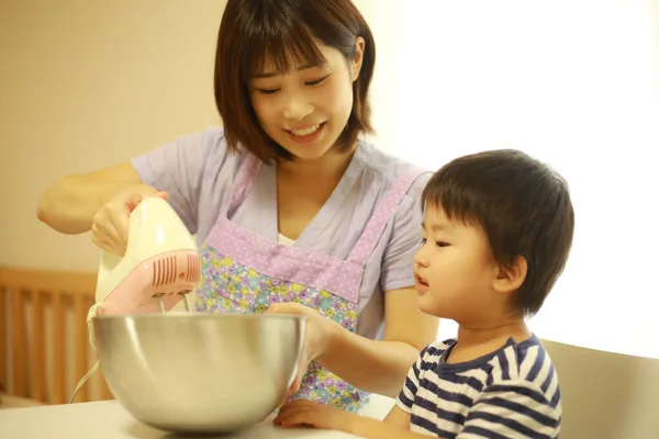 Asiatico Madre Figlio Cucina Insieme Casa — Foto Stock