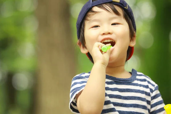 Niedlich Asiatische Junge Park — Stockfoto