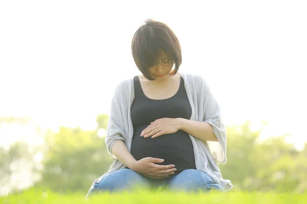 Jong Mooi Aziatisch Zwanger Vrouw Het Park — Stockfoto