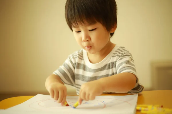 Carino Bambino Che Gioca Casa — Foto Stock