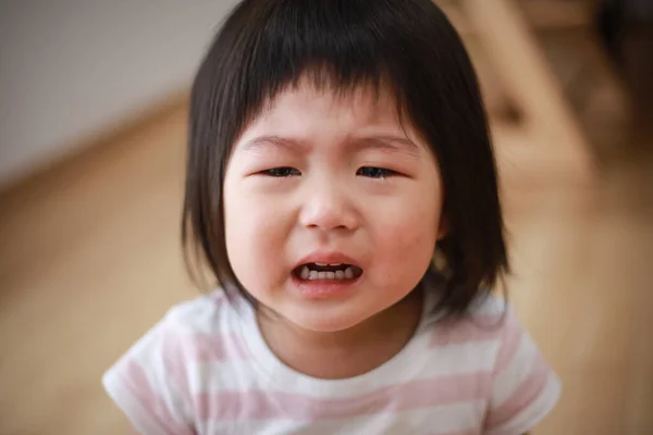 Χαριτωμένο Κοριτσάκι Κλαίει — Φωτογραφία Αρχείου