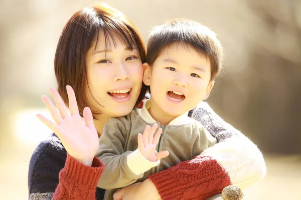 Giovane Madre Adorabile Felice Piccolo Figlio Che Gioca Insieme Nel — Foto Stock