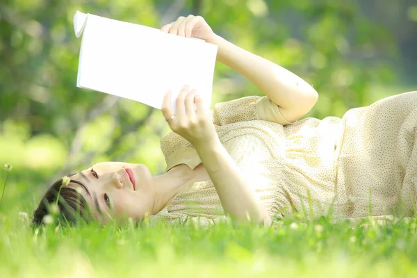 Portrait Young Asian Woman Reading Book Park — Stock Photo, Image