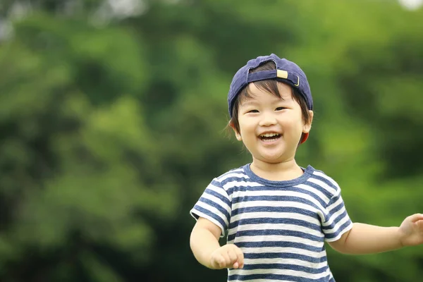 Roztomilý Asijský Chlapec Parku — Stock fotografie