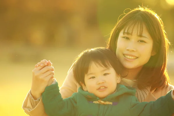 Young Asian Woman Her Child Park Posing — Stock Photo, Image