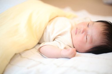 Uyuyan yeni doğan bebek görüntüsü