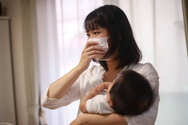 Fiziksel durumu kötü olan bir annenin görüntüsü.