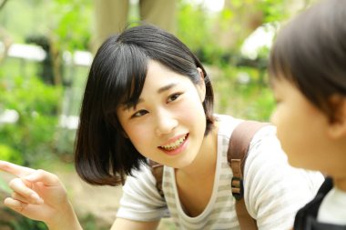 oğlu olan genç kadın