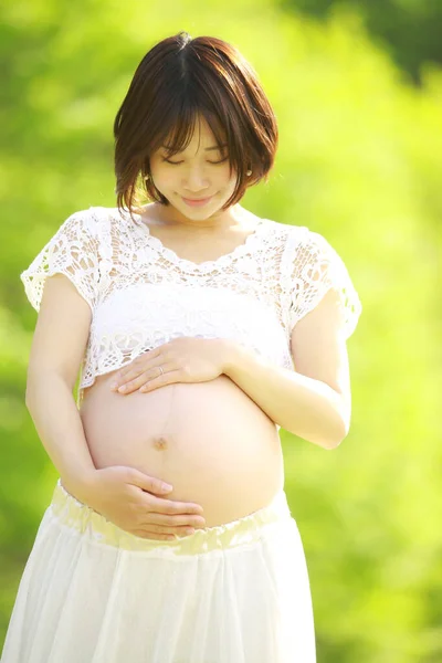 Jong Mooi Aziatisch Zwanger Vrouw Het Park — Stockfoto