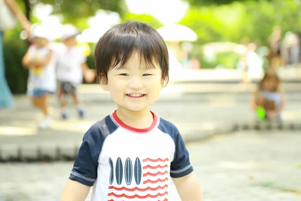 Asiatisk Liten Pojke Parken Utomhus — Stockfoto