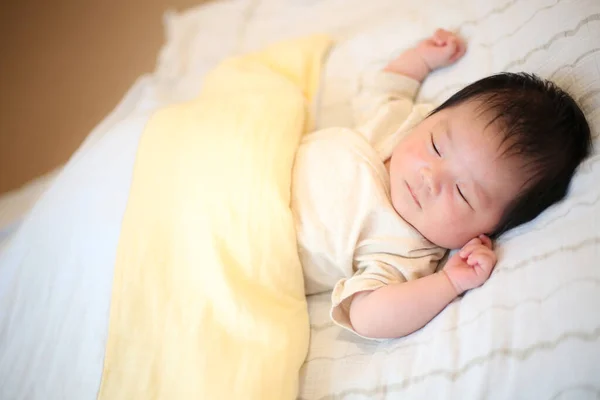 Carino Bambino Bambino Dormire Letto — Foto Stock