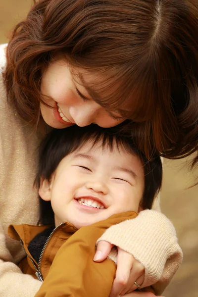 Young Asian Mother Her Son Having Fun Park — Stock Photo, Image