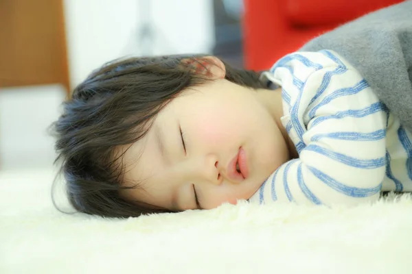 Bayi Kecil Yang Lucu Tidur Tempat Tidur — Stok Foto