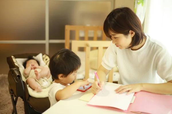 Mother Keeping Household Account Book — Stock Photo, Image