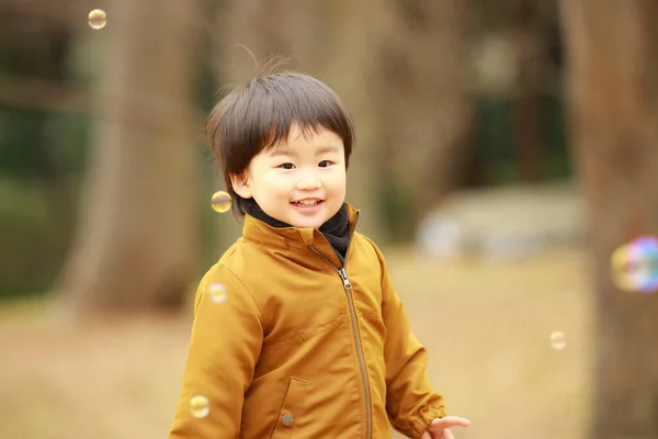 Porträt Des Niedlichen Kleinen Jungen Park — Stockfoto