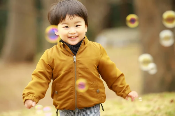 Милий Маленький Хлопчик Парку — стокове фото