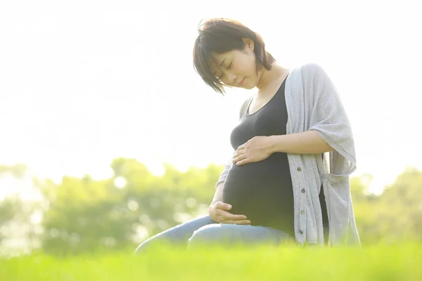 Afbeelding Van Een Jonge Zwangere Vrouw — Stockfoto
