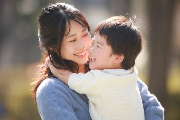 Azjatycki Matka Jej Syn Park — Zdjęcie stockowe