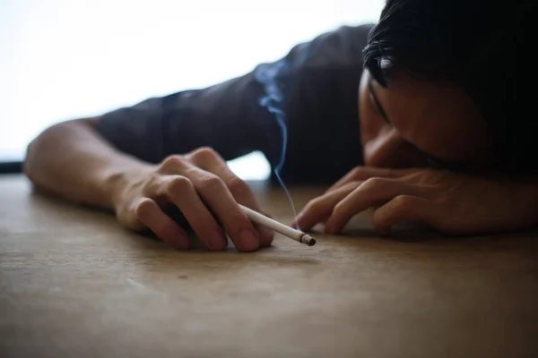 Imagem Homem Fumando Cigarro — Fotografia de Stock