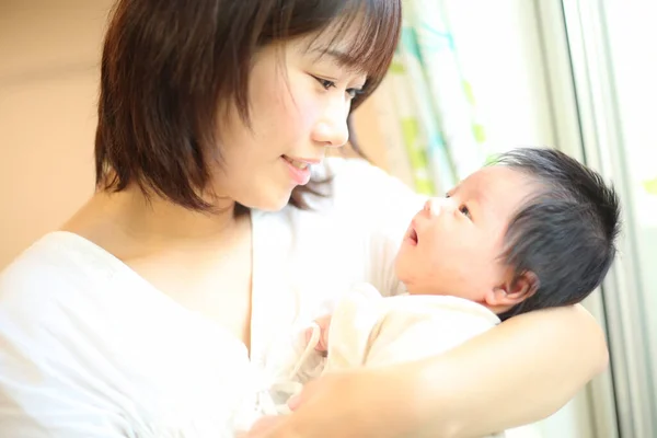 Imagem Bebê Recém Nascido Mãe Sorridente — Fotografia de Stock