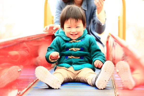 Young Asian Mother Her Child Playground — Stock Photo, Image