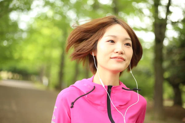 Jeune Belle Femme Asiatique Jogging Dans Parc — Photo