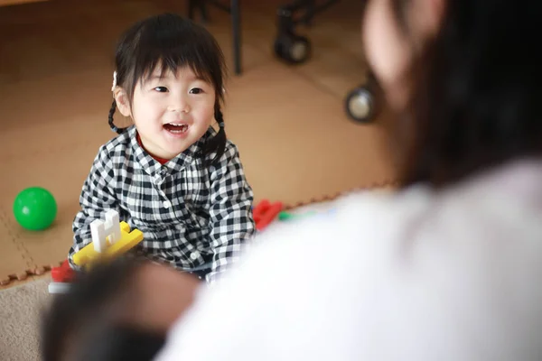 Jong Aziatisch Moeder Spelen Met Dochter Haar Kleine Zoon — Stockfoto