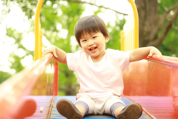 Asiatische Kleine Junge Haben Spaß Auf Spielplatz — Stockfoto