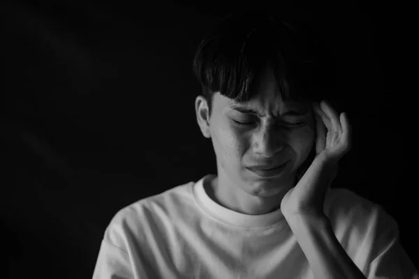 Depresso Asiatico Uomo Piangere — Foto Stock