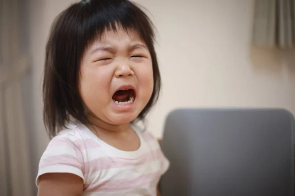 Menina Japonesa Chorando Quarto — Fotografia de Stock