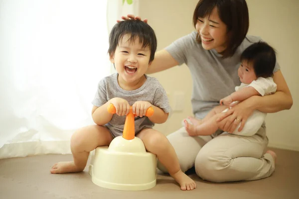 Asiático Família Com Bebê Menino Bebê Menina — Fotografia de Stock