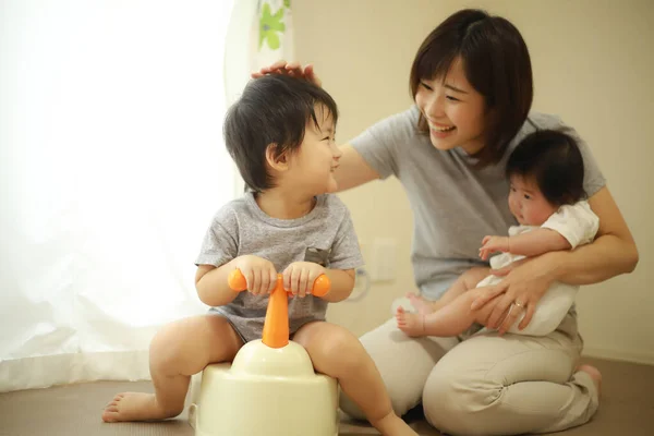 Asiático Família Com Bebê Menino Bebê Menina — Fotografia de Stock