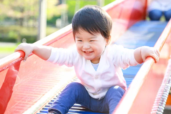 Söt Asiatisk Liten Pojke Lekplats Parken — Stockfoto