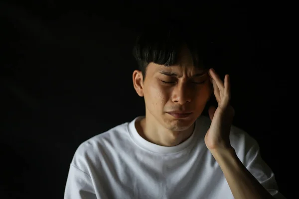 Deprimerad Asiatisk Man Gråter — Stockfoto