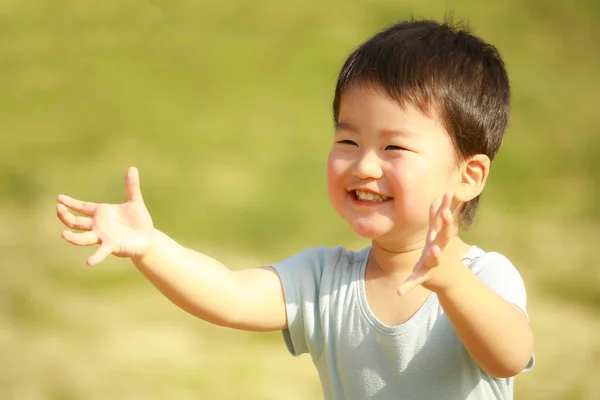 Asiatische Junge Spielen Die Park — Stockfoto